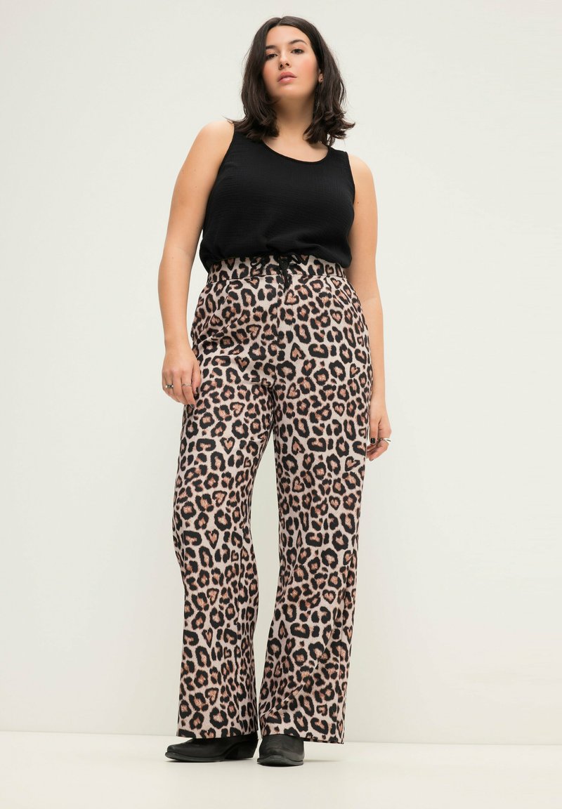 Studio Untold - WIDE LEG HIGHWAIST LEOPRINT TEIL ELASTISCHE BUND - Bukser - camel, Forstør