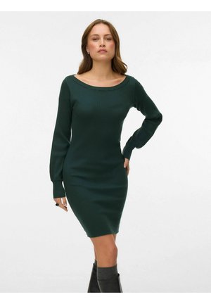 Pikitud mustrohelisest kangast pikkade varrukatega kleit, lai paadikaelusega ja keha järgiva lõikega, valmistatud pehmest tekstuurse kangaga.