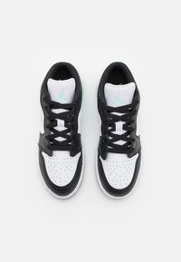 Jordan AIR JORDAN 1 LOW UNISEX - Sneakers basse - white/black/green glow