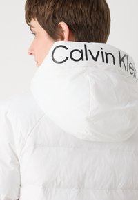 Calvin Klein Jeans Vinterkåpe / -frakk - snow white