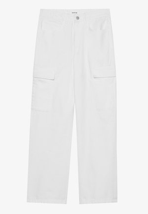 Pantalons cargo en coton blanc avec une coupe décontractée, deux poches latérales et une fermeture à bouton à la taille. Texture lisse et design à jambe droite.