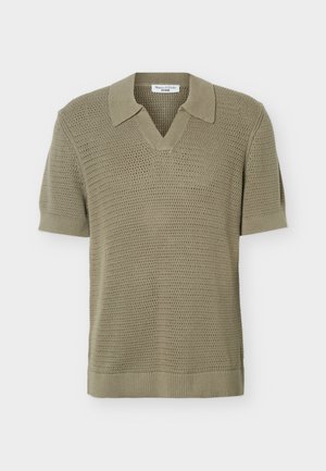 Tricou polo tricotat verde măsliniu cu mâneci scurte, model texturat și guler în V, realizat de Marc O'Polo Denim.
