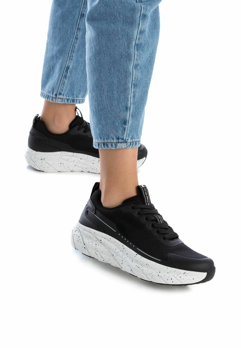 XTI Zapatillas - black