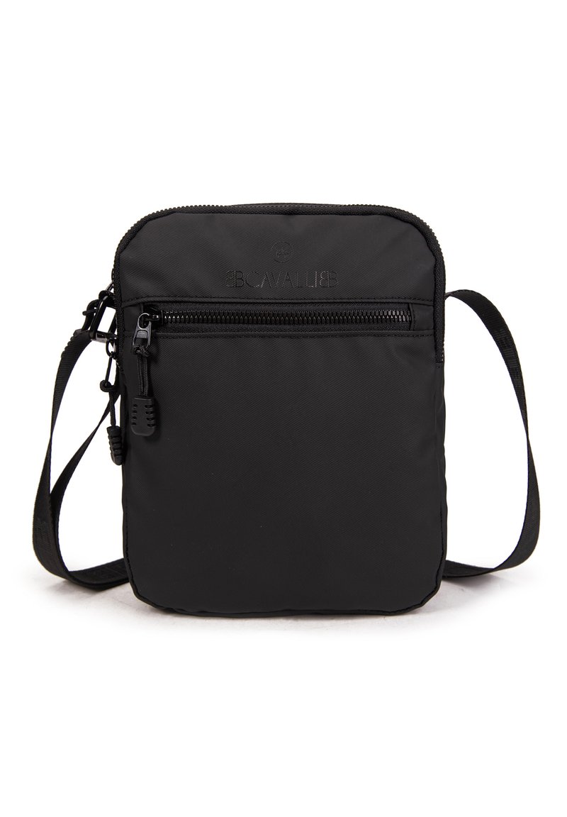 Borsa a tracolla nera con tasca frontale con zip, realizzata in tessuto resistente. Presenta un design rettangolare semplice e una tracolla regolabile.