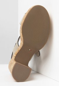 NeroGiardini Sandali con plateau - ivory