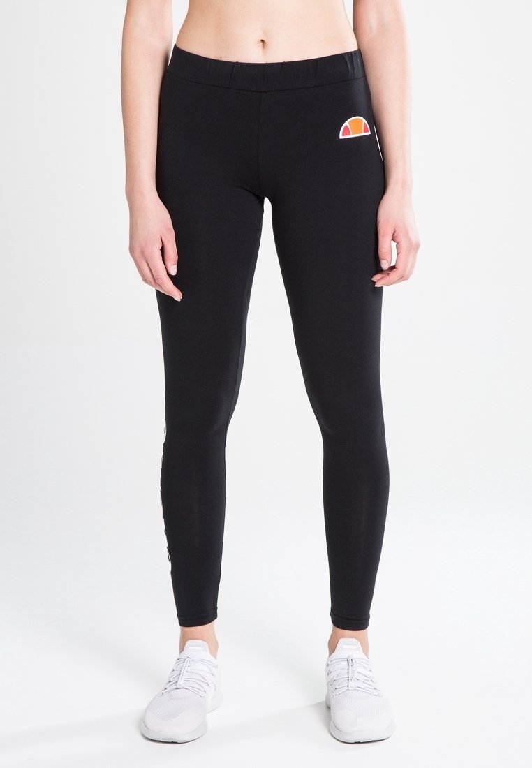 Leggings noirs en tissu extensible avec une taille élastique, arborant un petit logo multicolore sur la hanche et une coupe ajustée.