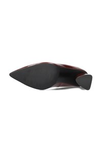 Pointed-toe stiletto heel shoe with a glossy burgundy upper and a textured black sole. Unique triangular heel design.