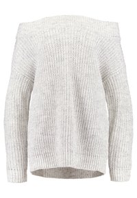 Maglione scollato sulle spalle di un grigio chiaro con una texture a maglia grossa. Presenta polsini e orlo a coste per una vestibilità rilassata senza dettagli.
