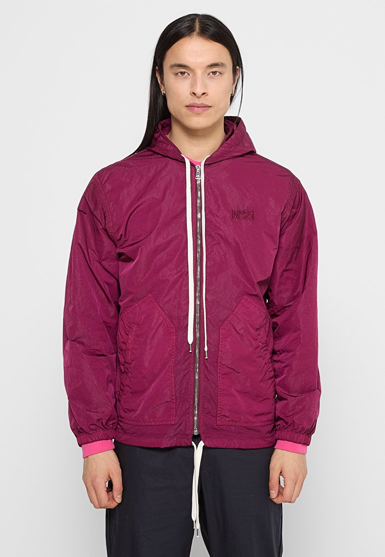 N°21 Lichte jas bordeauxrood