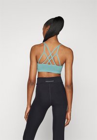 ODLO SPORT BRA SEAMLESS SOFT - Sujetadores deportivos con sujeción ligera - arctic/grey melange