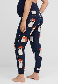 Next MATCHING FAMILY MATERNITY CHRISTMAS PENGUIN SET - REGULAR FIT - Nattplagg set - navy blue