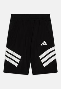 Svarta shorts med elastisk midjeband, med två sidofickor och tre vita diagonala ränder på varje ben. Inkluderar en Adidas-logga.