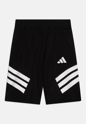 Sorte shorts med elastisk talje, der har to sidelommer og tre hvide skråstriber på hvert ben. Inkluderer et Adidas-logo.