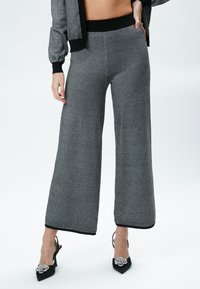INFLUENCER COMFY  - Broek - black