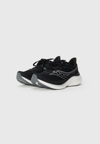 Zapatillas deportivas negras con un upper de tejido texturizado, suela de goma gris y acentos blancos. Presentan puntera redondeada y un diseño tradicional con cordones.