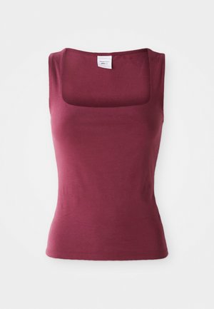 Top sin mangas burdeos con escote cuadrado, hecho de suave material de algodón. Presenta un diseño ajustado con textura suave y sin patrones.