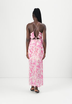 VMAMINA SINGLET DRESS - Cocktail dress / Party dress - parfait pink