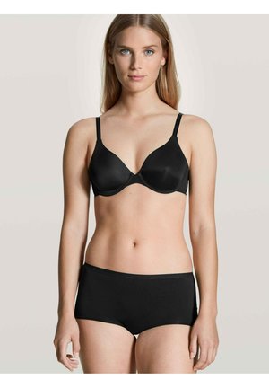Reggiseno nero imbottito con spalline regolabili e finitura liscia, abbinato a mutandine hipster nere coordinate. Design semplice, senza motivi aggiuntivi.