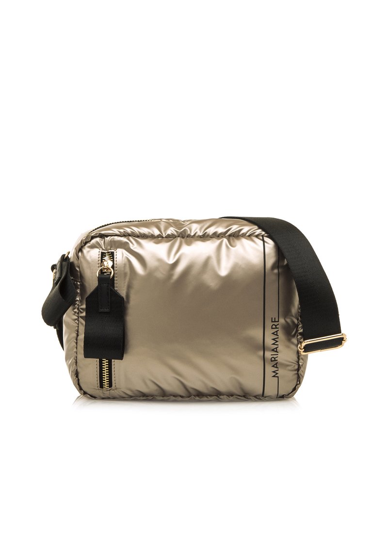 Crossbody-Tasche in metallic Gold, aus gepolstertem Nylonstoff mit einem schwarzen Riemen. Verfügt über einen Reißverschluss und ein aufgedrucktes Logo auf der Vorderseite.