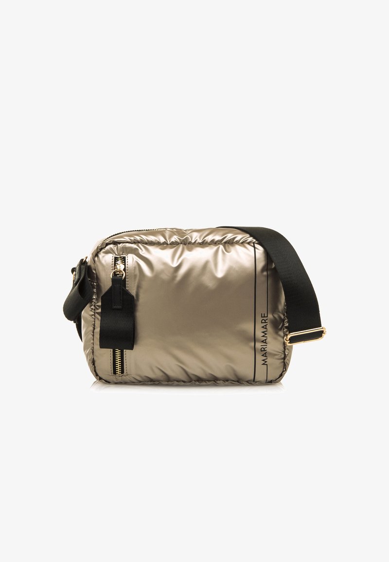 Crossbody-Tasche in metallic Gold, aus gepolstertem Nylonstoff mit einem schwarzen Riemen. Verfügt über einen Reißverschluss und ein aufgedrucktes Logo auf der Vorderseite.