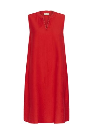 Robe sans manches rouge avec un décolleté en V, un ourlet festonné et une coupe décontractée. Fabriquée à partir d'un tissu texturé avec une apparence légèrement froissée.