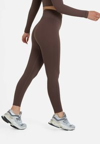 SQUATPROOF RETAINED SEAMLESS HIGH WAIST  - Leggings - dark brown