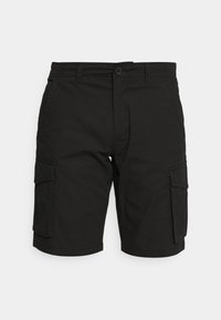 Shorts cargo noirs avec bouton avant et fermeture éclair, passant de ceinture, poches latérales et poches à rabat sur chaque cuisse sur fond blanc.