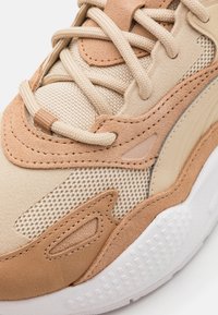 Puma RS X EFEKT PRM UNISEX - Sneakers low - granola/dusty tan