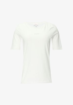 Valge puuvillane T-särk ümmarguse kaelusega ja lühikeste varrukatega, mille keskel on väike "S. OLIVER" logo. Sile tekstuur.