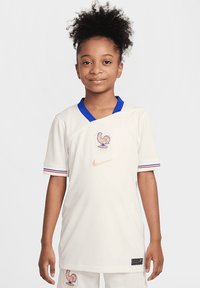 Witte Nike voetbalshirt met blauwe kraag, korte mouwen en FFF-logo. Voorzien van rode en blauwe accenten op de mouwen. Lichtgewicht, ademend materiaal.