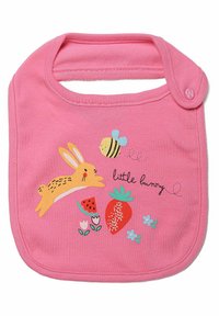 Różowy bawełniany śliniak z zabawnym wzorem przedstawiającym skaczącego zajączka, pszczołę, truskawki, arbuza i kwiaty. Zapięcie na guzik.