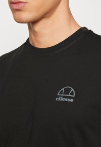 Ellesse VEZUVI 3 PACK - Apakškrekls - khaki/black/orange