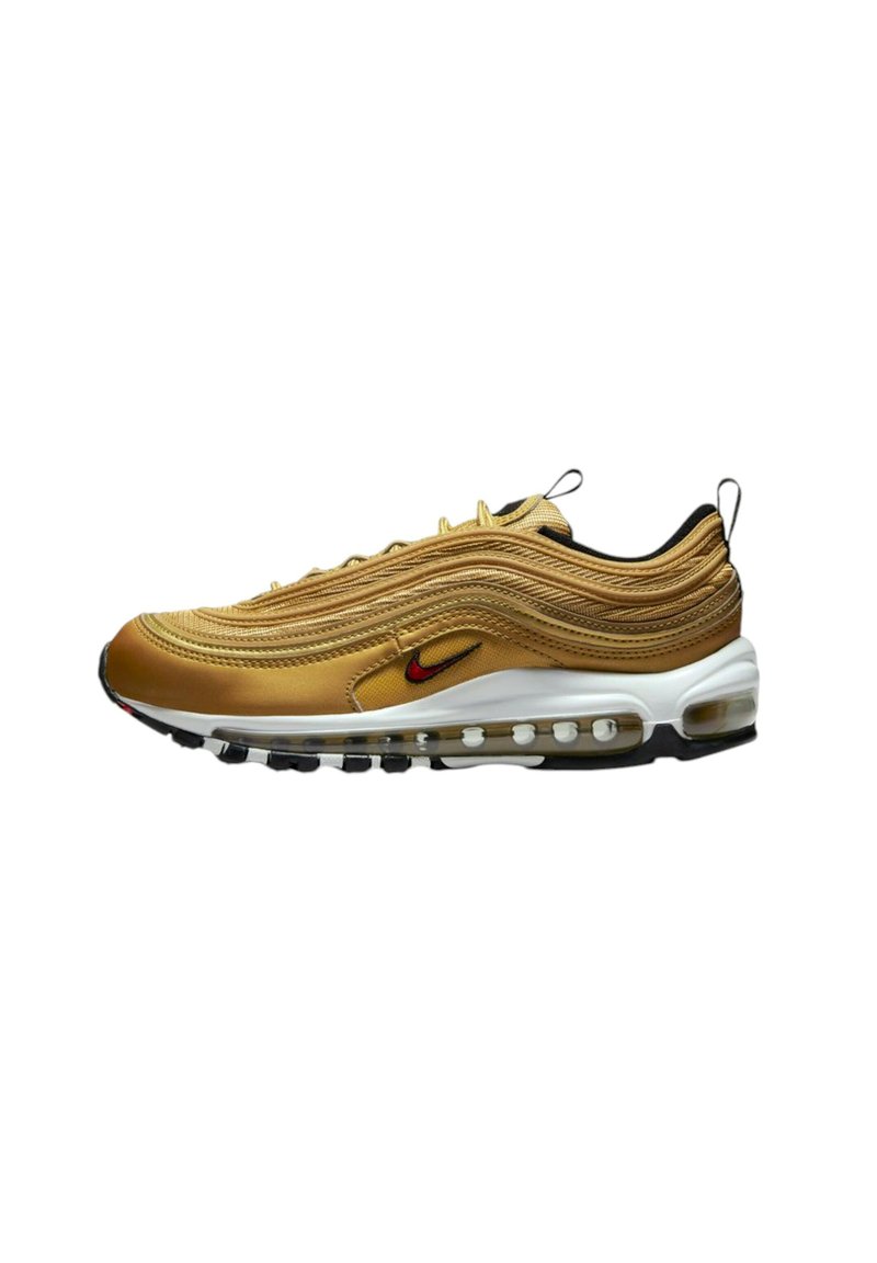 Tenisky Nike Air Max 97 v metalické zlaté a černé barvě, s výrazným vlnkovým designem, bílou mezipodešví a viditelným vzduchovým polstrováním v podrážce.