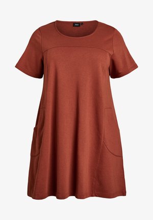 Rūsas krāsas A līnijas īss piedurkņu kleita ar apaļu kakla izgriezumu un divām priekšējām kabatām, izgatavota no mīkstas, reljefas tekstūras auduma.