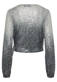 Veste courte à manches longues avec sequins argentés dans un motif ombré dégradant du gris clair au gris foncé.