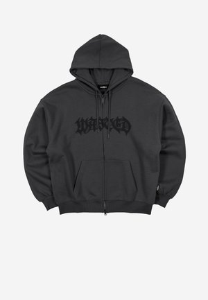 Must zipiga kapuutsiga dressipluus, esitaskudega ja tumeda stiliseeritud graafilise tekstiga rinnal, millel on sõna "Wasted".