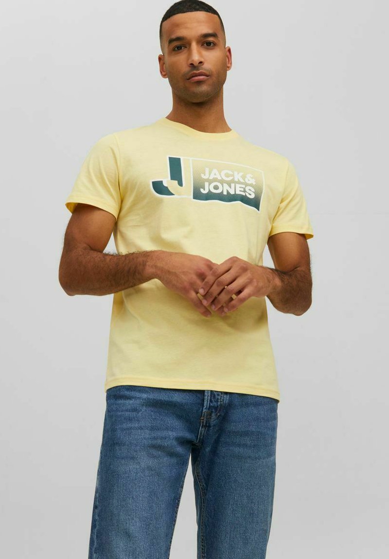 Jack & Jones JCOLOGAN CREW NECK - T-shirt imprimé - pale banana