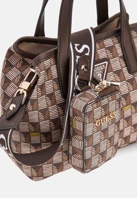 Guess SET brązowy
