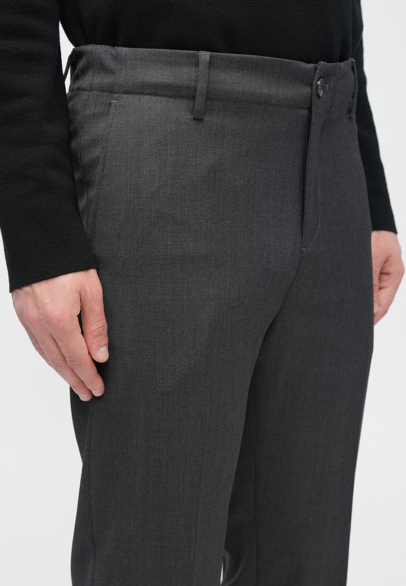 Gray tailored trousers made from textured fabric, featuring a straight cut, side pockets, and a button closure at the front.