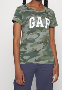 GAP Petite Triko s potiskem - green
