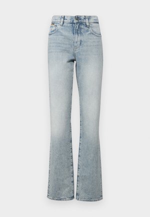 Jeans évasés en denim délavé avec taille haute, comportant cinq poches et un matériel minimal. Le tissu a une texture lisse et une finition décolorée.