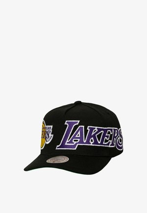Schwarze Baseballmütze mit gesticktem "Lakers" in Lila und einem gelben Basketball-Logo an der Seite. Strukturierte Form mit einem gebogenen Schirm.