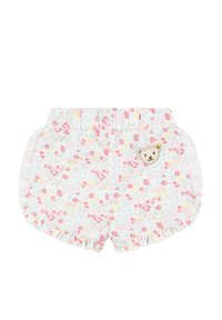 Shorts con estampado floral sobre un fondo azul pastel, con flores rosas y amarillas. Cintura elástica y dobladillo con volantes, con un detalle de parche en forma de oso.