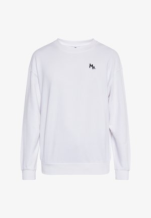 Biała bawełniana bluza z okrągłym dekoltem, opadającymi ramionami i ściągaczami u rękawów. Posiada małe czarne haftowane oznaczenie "Mr." na piersi.