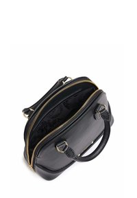 Borsa in pelle nera con zip dorate, doppi manici e interno in tessuto a motivo vista dall'alto, parzialmente aperta.