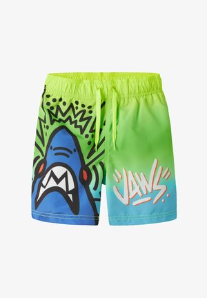Shorts de bain à dégradé du vert au bleu avec un graphisme de requin cartoon sur la jambe gauche et le texte « JAWS » en style graffiti sur la jambe droite.