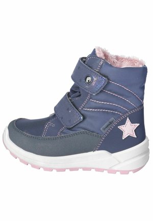 Botas sintéticas azul marino con dos correas de gancho y bucle, forro de piel sintética rosa, un detalle de estrella rosa y una suela de goma blanca y rosa.