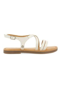 Sandalia de cuero blanca con dos correas finas, cierre con hebilla y suela plana marrón. Presenta una textura suave y un diseño minimalista.