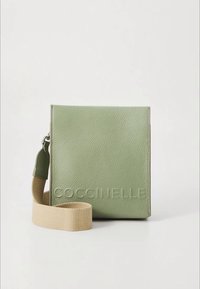Coccinelle MYRTHA MAXI LOG - Mala a tiracolo - greenery