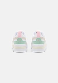 Puma MAYZE - Matalavartiset tennarit - white/warm white